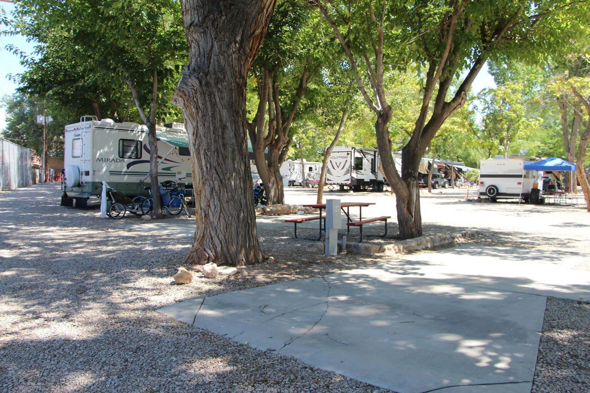 Sun Outdoors Moab Downtown Hotel ภายนอก รูปภาพ
